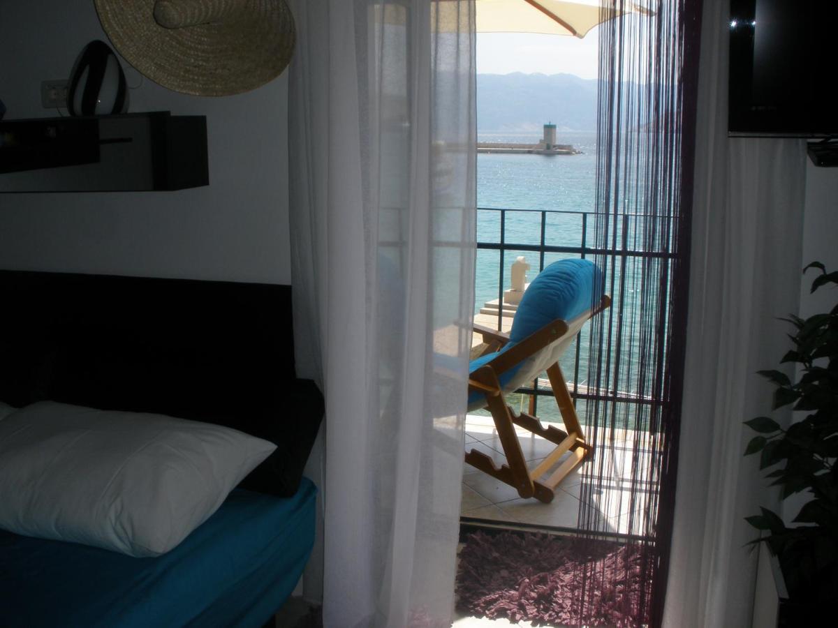 Baska Apartment-Studio Fiorino Екстериор снимка