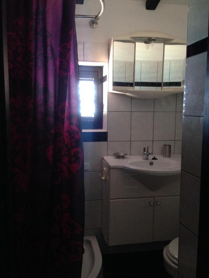 Baska Apartment-Studio Fiorino Екстериор снимка